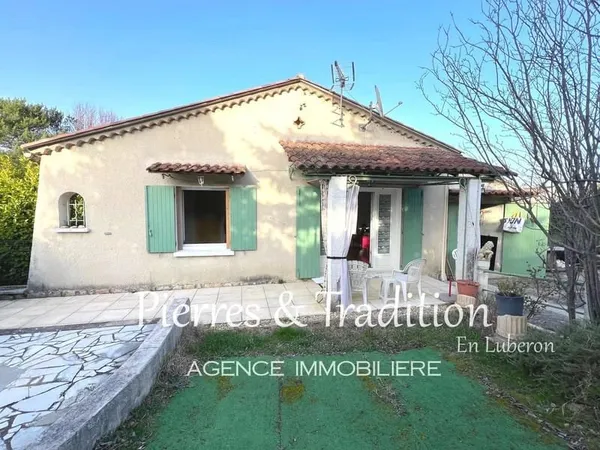 Céreste en Luberon, maison de plain pied proche commerces avec jardin