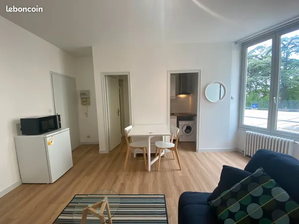 Studio meublé lumineux - Vue dégagée - Centre-ville / Gare -Charges incluses
