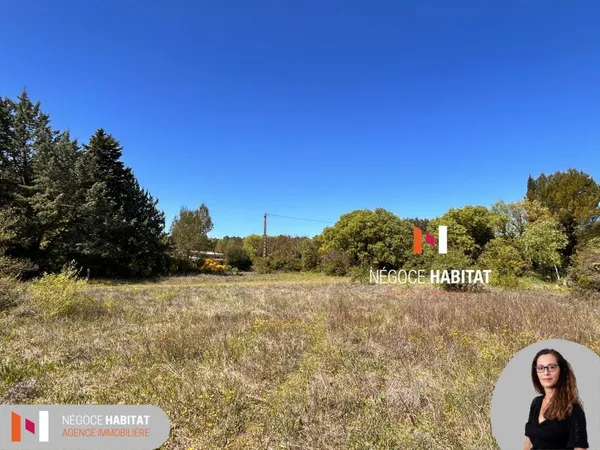 TERRAIN CONSTRUCTIBLE NON VIABILISE 884 m2