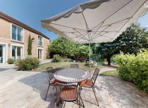 Maison 7 pièces 233 m²