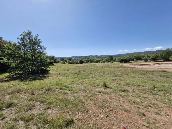 Terrain 1517 m²