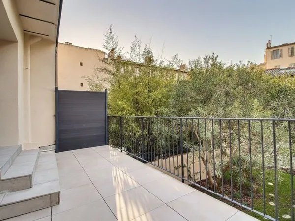 Immeuble Rénové de 198 m² R+3 secteur Lodi - Jardin & Terrasses.