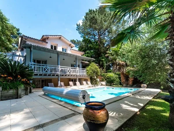 Maison 7 pièces 255 m²