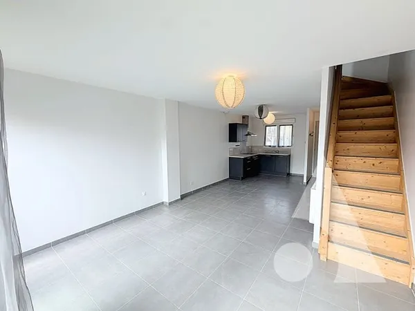 Coup de coeur à Bréviandes !! Maison-appartement Type III avec terrasse et parkings