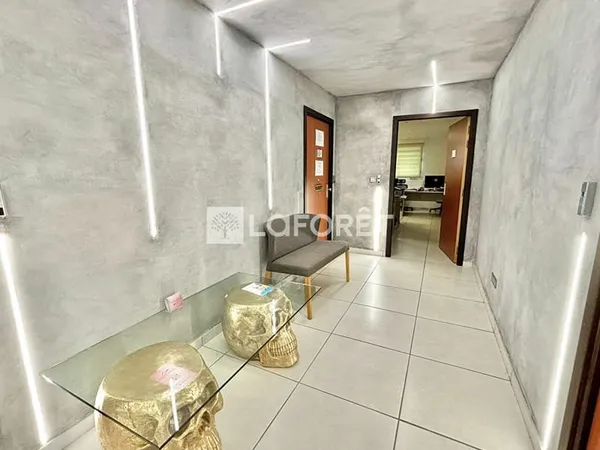 Bureau 26,66 m2 zone industrielle Rivière-Salée