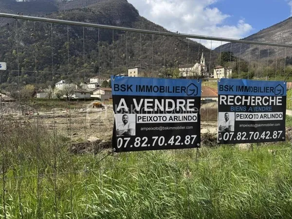 Terrain constructible 977 m²