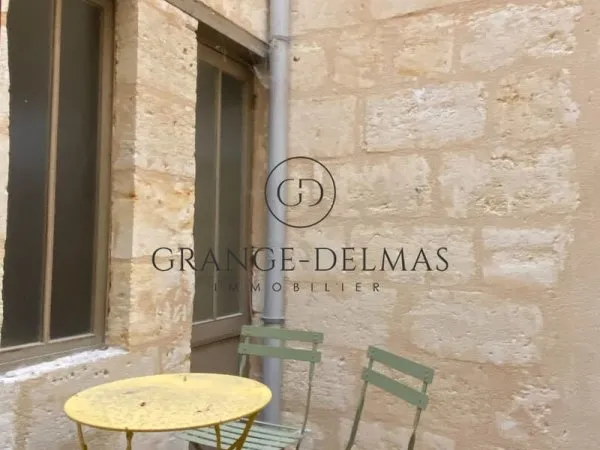 Appartement immeuble pierre - SAINT SEURIN