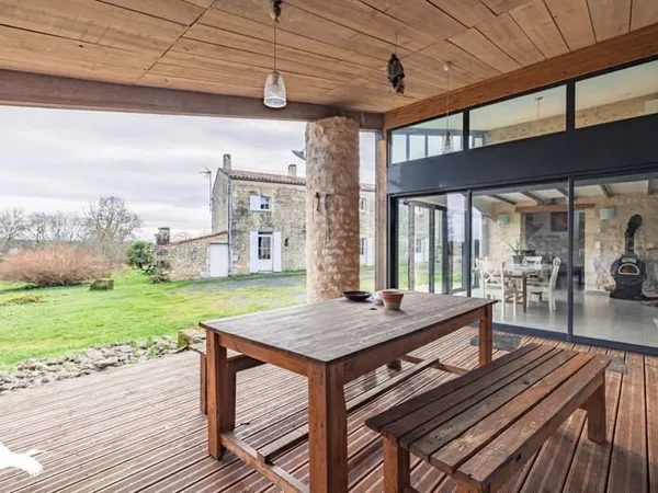 Maison charentaise 13 pièces 344 m²