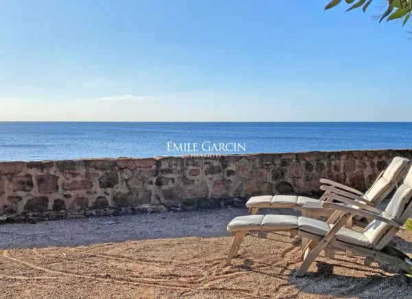Cote d'Azur, à louer, pieds dans l'eau Boulouris, propriété unique