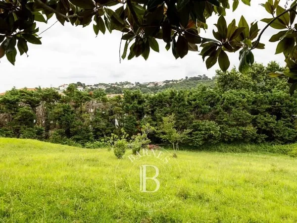 URRUGNE PLAGE DE SOCOA / PROCHE SAINT JEAN DE LUZ : terrain constructible