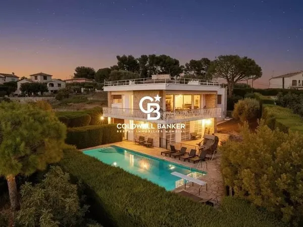 Luxueuse villa avec vue panoramique à Cagnes-sur-Mer