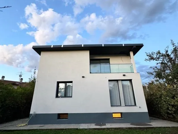 Maison rénovée à neuf à 3 min à pied de la Suisse