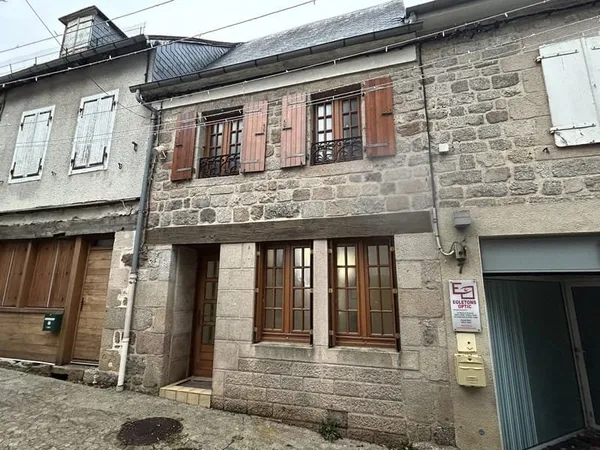 Maison à Egletons en CORREZE