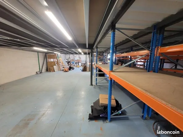 Local 15 m2 + atelier
