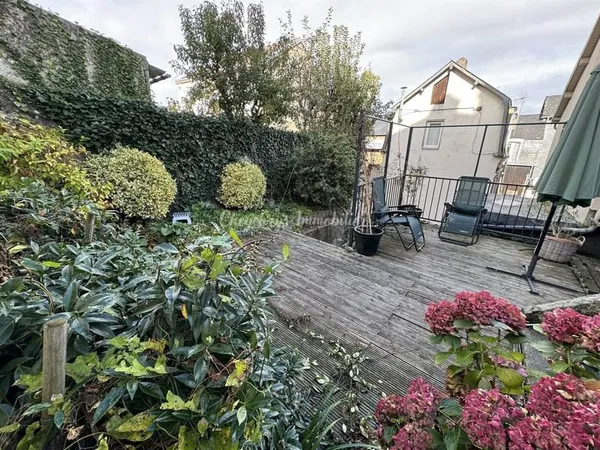À vendre Maison chaleureuse avec terrasses suspendues Quartier Ste-Catherine