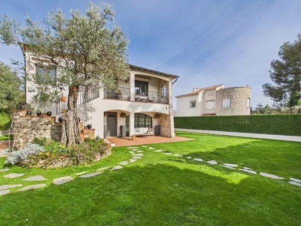 Maison 3 pièces 165 m²