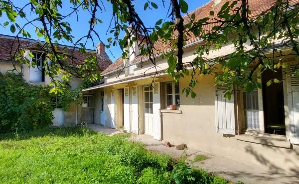 Jolie fermette à rénover sur plus de 4000 m2