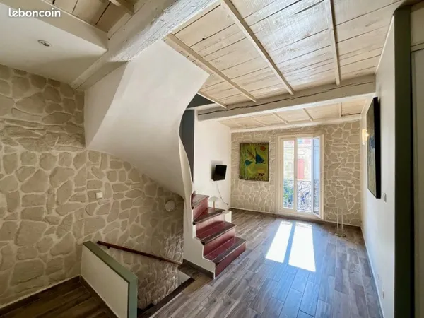 Maison de ville avec terrasse tropezienne