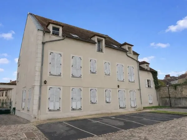 Studio en centre ville avec place de parking.