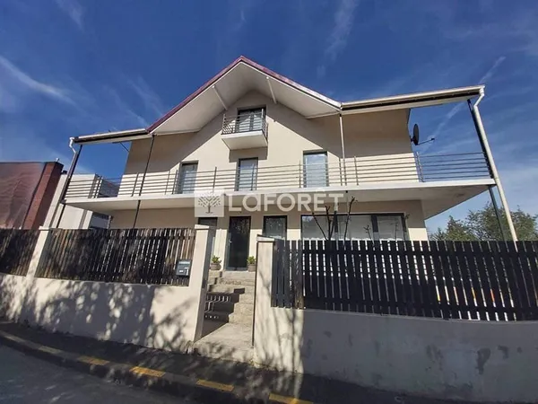 Maison 8 pièces 215 m²
