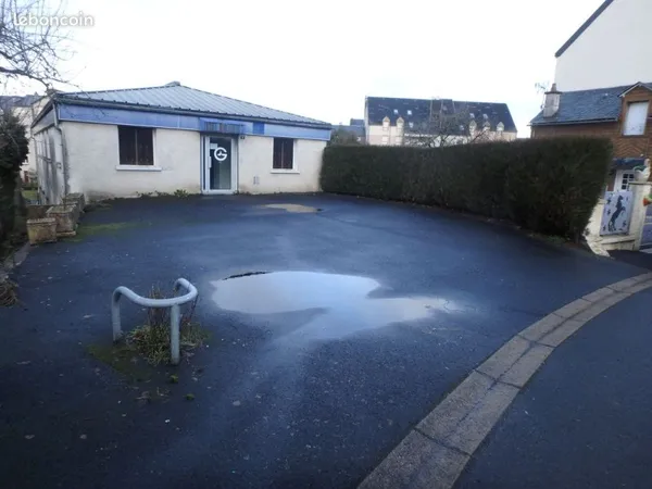 Batiment de bureaux et garage