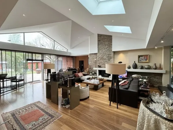 MERIGNAC / SUPERBE PROPRIETE DE 300 M2 AVEC PISCINE SUR 2900 M2 DE PARCELLE
