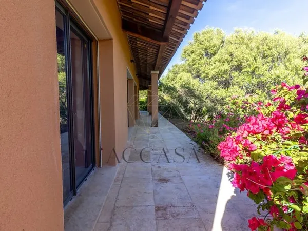 Propriété d'exception à Figari Maison principale et dépend