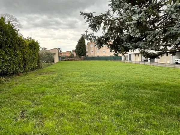 Terrain 933 m2 TAIN