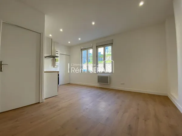 A LOUER - Studio plein centre Domfront - REF 14156