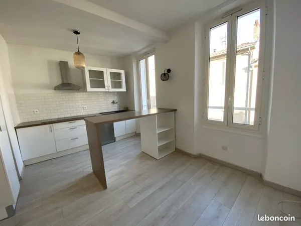 AURIOL Appartement à vendre 73m2 + terrasse couverte sur les toits 15m2 + cave 20m2