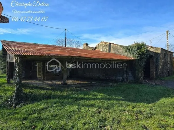 MAISON EN PIERRE DE 110 M² À RÉNOVER DANS UN HAMEAU PAISIBLE À CHAVAGNES-EN-PAILLERS