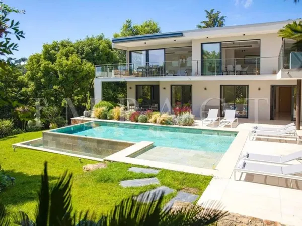 Villa 5 pièces 240 m²