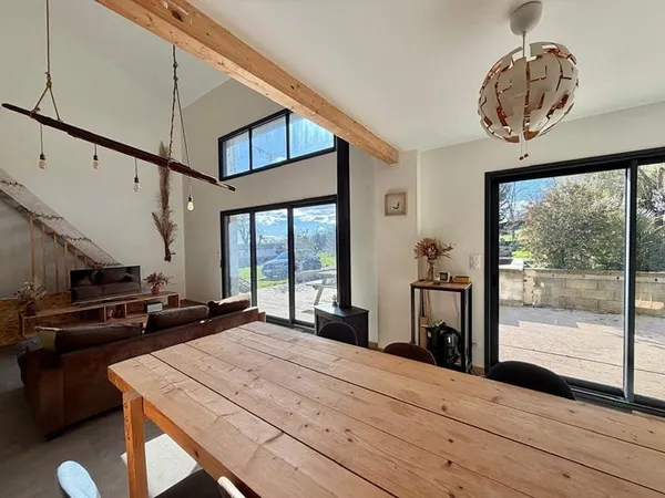 SAINTE FOY DE PEYROLIERES Maison de type 5 avec piscine et garage
