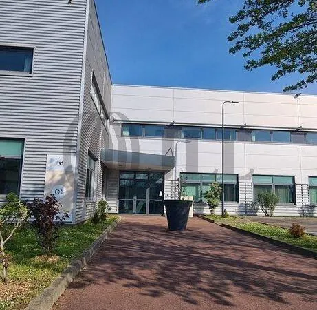 Local d'activité 1623 m²