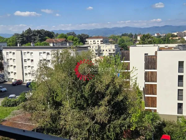 Appartement 6 P de 115 m2 avec cave, garage et parking priva