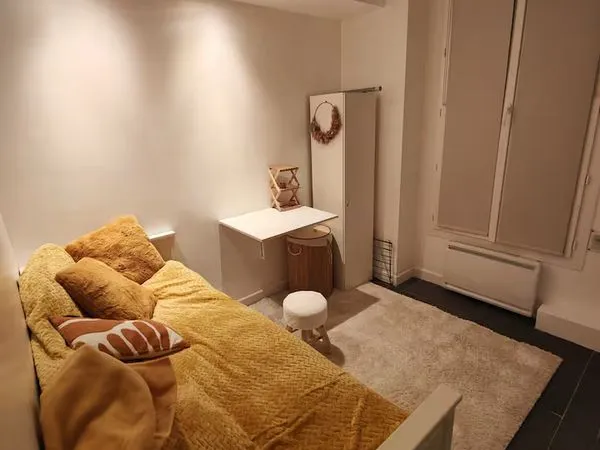 Studette meublée 11 m² - Mairie de Saint-Ouen