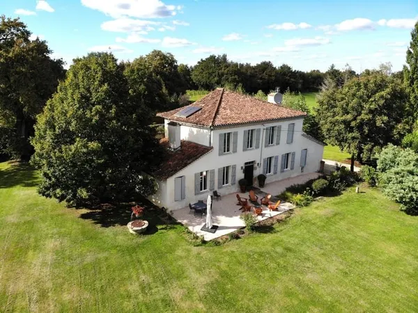 Sublime Maison de Maitre Rénovée sur 2 ha proche tous commerce