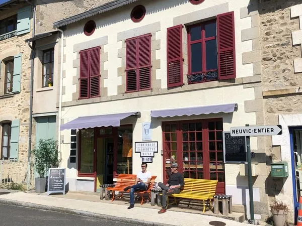 MAGNIFIQUE MAISON DE CENTRE VILLE AVEC COUR ET VERRANDA