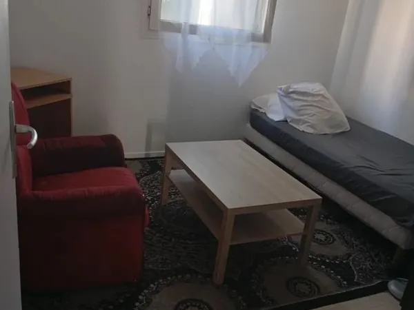 Chambre meublée