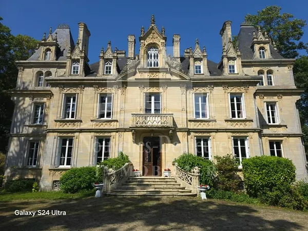 Château Néo-gothique Bayeux - 14 Pièce(s) - 466 M2 parc 7000m²