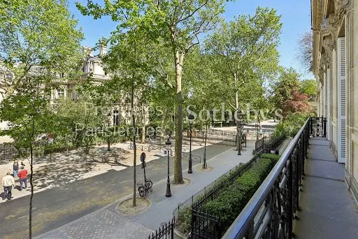 Appartement 7 pièces 359 m²