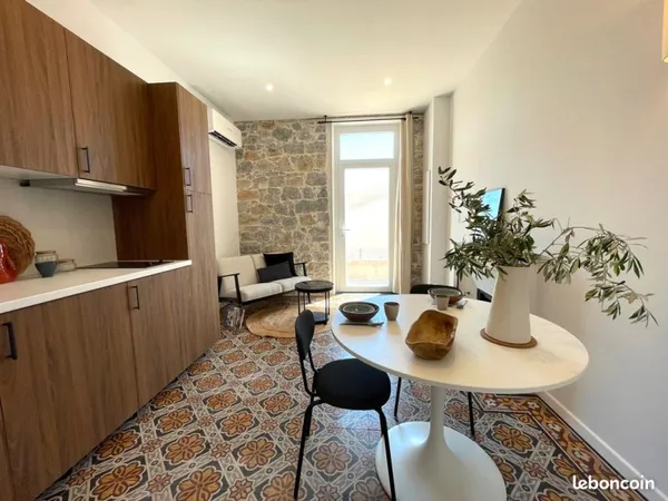 T2 meublé lumineux avec parking et terrasse