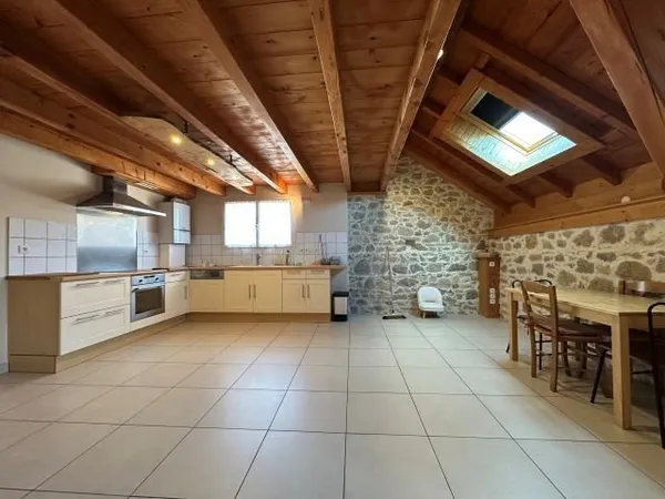 Duplex de type 4 plein de charme et de cachet