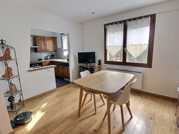 MONTREUIL, AU CALME D'UNE IMPASSE, MAISON LUMINEUSE 4 PIECES SANS TRAVAUX AVEC JARDIN.