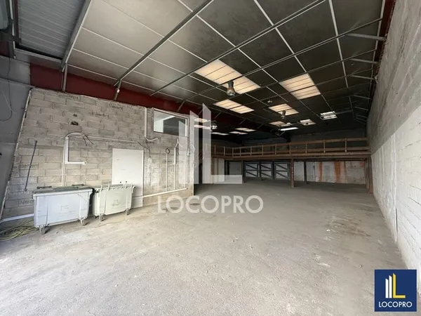 A LOUER - LOCAL D'ACTIVITÉS - 375 M2 - MANDELIEU LA NAPOULE