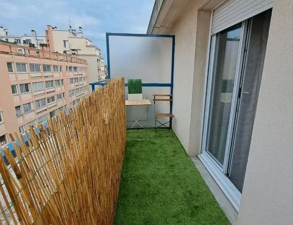 Joli studio meublé avec une grande terrasse