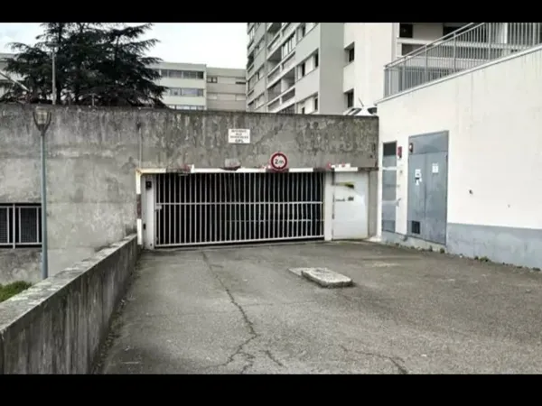 Stationnement Vente Rillieux-la-Pape   18000€