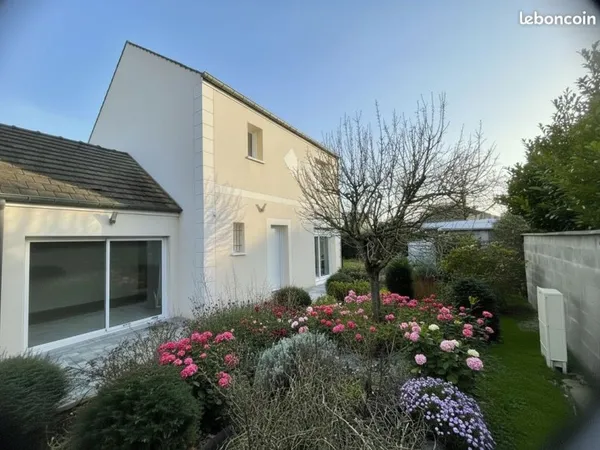 Maison Contemporaine récente de 101 m² à Peroy -les- Gombries.25 MN Aéroport Roissy par N2-7 mn en b
