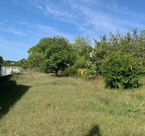 Terrain 645 m²