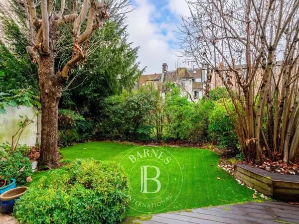 Maison 11 pièces 350 m²